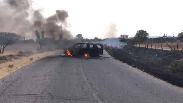 En Teocaltiche, Jalisco, se registran enfrentamientos, bloqueos y vehículos incendiados