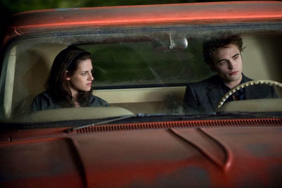Kristen Stewart and Robert Pattinson in The Twilight Saga: New Moon | Kimberley French/ Summit Entertainment