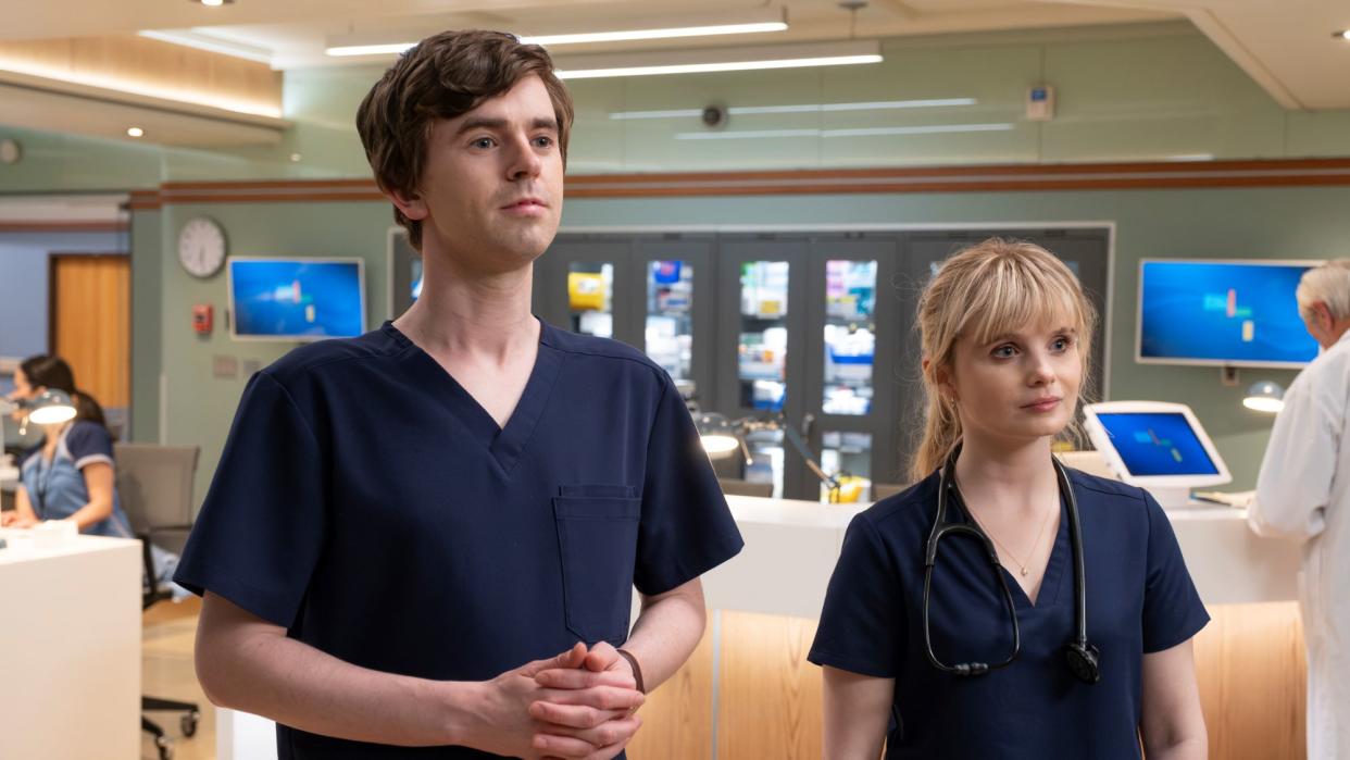  Freddie Highmore and Kayla Cromer in The Good Doctor. 