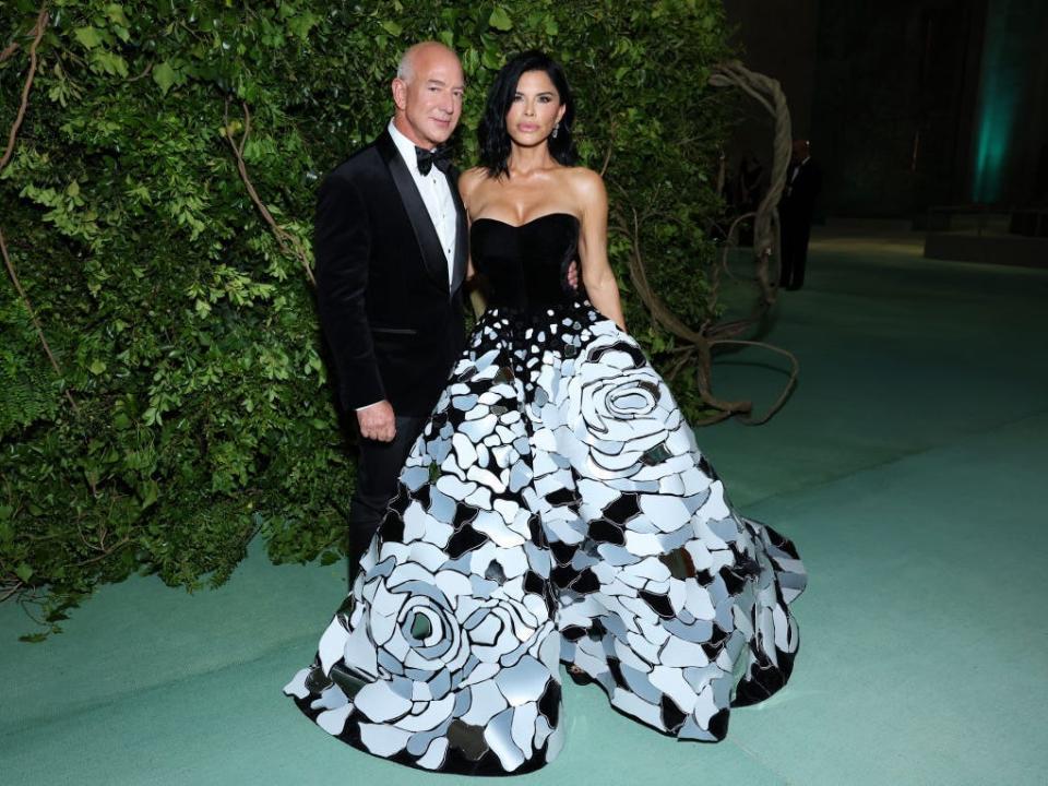 NEW YORK, NEW YORK - MAY 06: (L-R) Jeff Bezos and Lauren Sanchez attend The 2024 Met Gala Celebrating "Sleeping Beauties: Reawakening Fashion" at The Metropolitan Museum of Art on May 06, 2024 in New York City. (Photo by Cindy Ord/MG24/Getty Images for The Met Museum/Vogue)