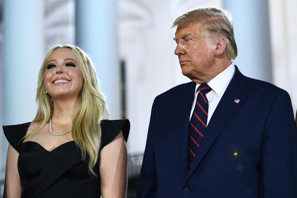 Donald Trump junto a su hija Tiffany Trump. (Photo by Brendan Smialowski / AFP) (Photo by BRENDAN SMIALOWSKI/AFP via Getty Images).