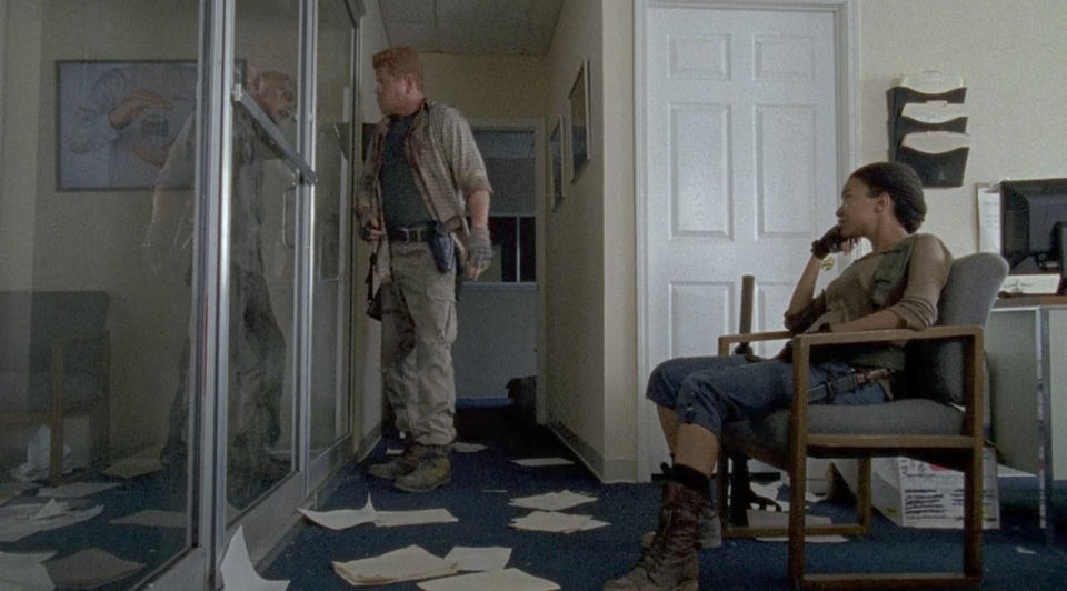 Sasha and Abraham hid in what kind of office while they were waiting for Daryl to find them in Season 6?