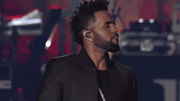 GIF of Jason Derulo performing