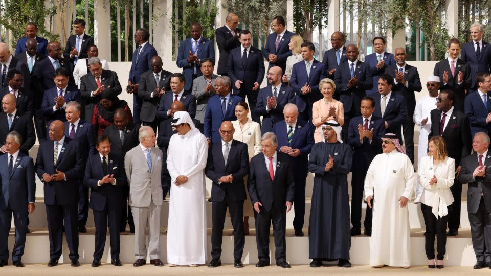 Heads of states and senior UN officials pose for a "family photo" on December 01, 2023 in Dubai. - SeanGallup/Getty Images