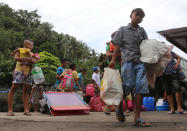 <p>Residents with their belogings wait for a military truck to evacuate after Mayon volcano erupted anew, in Camalig city, Albay province, south of Manila, Philippines, Jan.16, 2018. (Photo: Stringer/Reuters) </p>