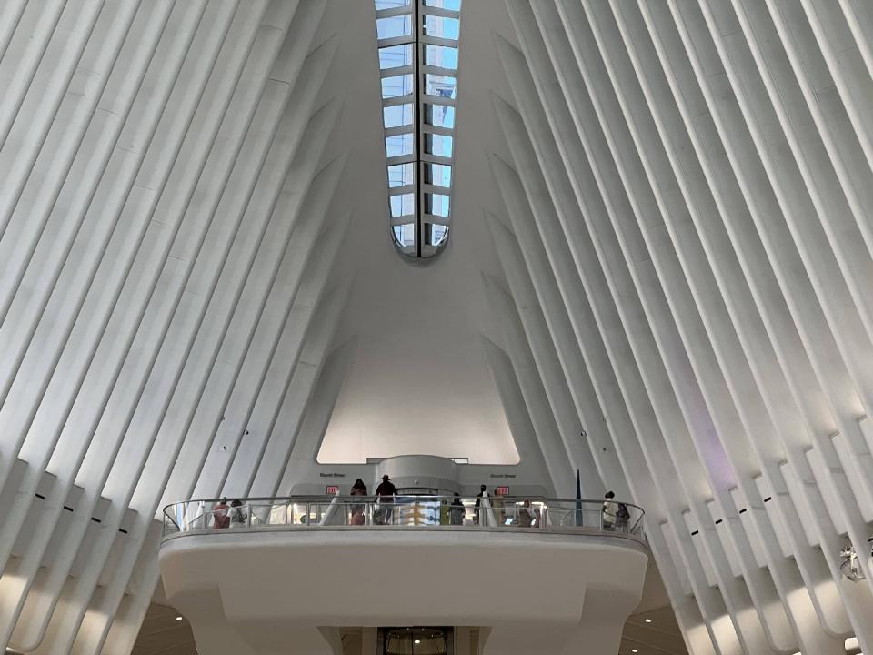 <p>iPhone 13 Pro camera sample: Telephoto shot of a distant mezzanine platform at the Oculus in Manhattan.</p>
