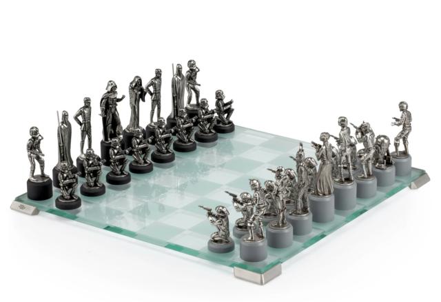 The Noble Collection Harry Potter Wizard Chess Set - 32 Detailed