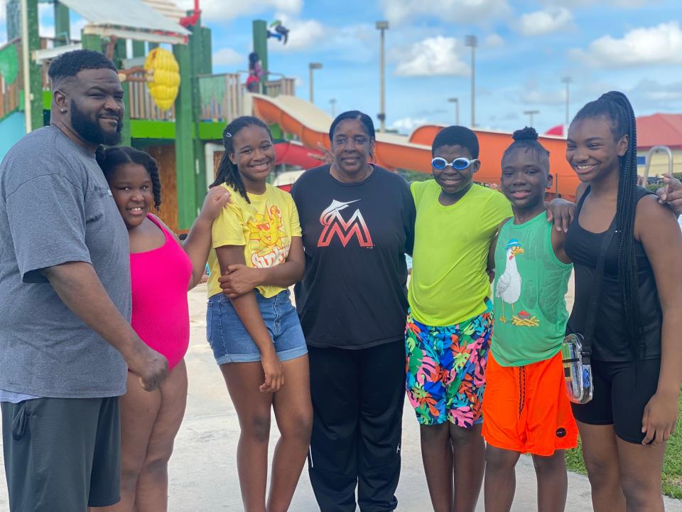 Symaria Glenn (yellow) with her family.