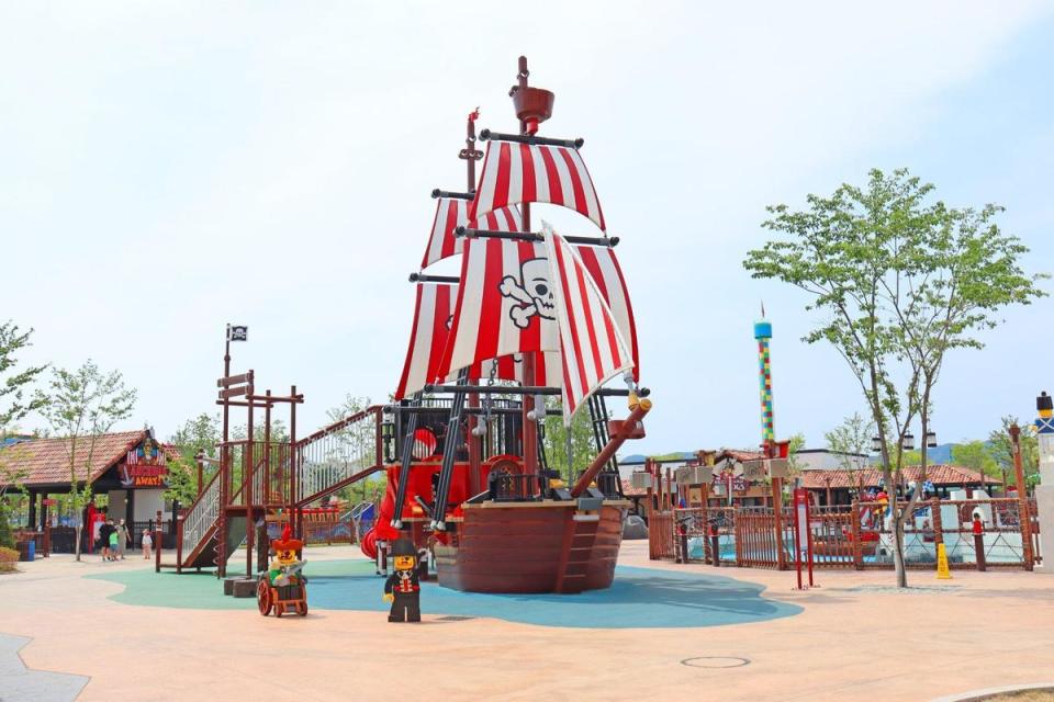 海盜之海園區裡也有樂高製成的海盜船。（翻攝韓國觀光公社粉絲團）