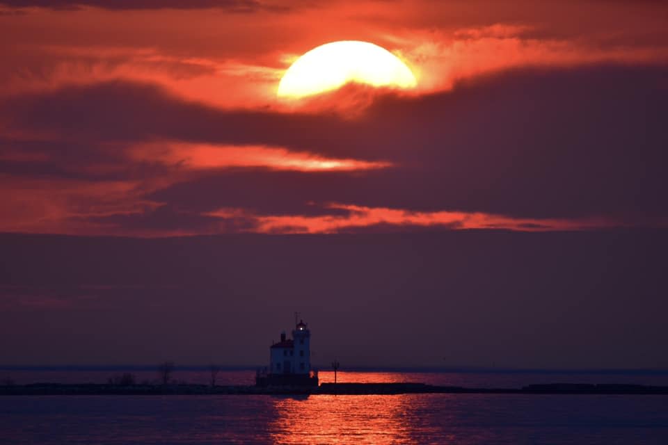 Photo of Fairport Harbor West Breakwater Lighthouse, courtesy of Rob Lewis