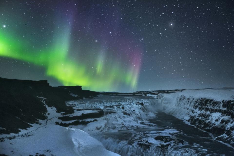 4) Grab a last-minute Northern Lights deal