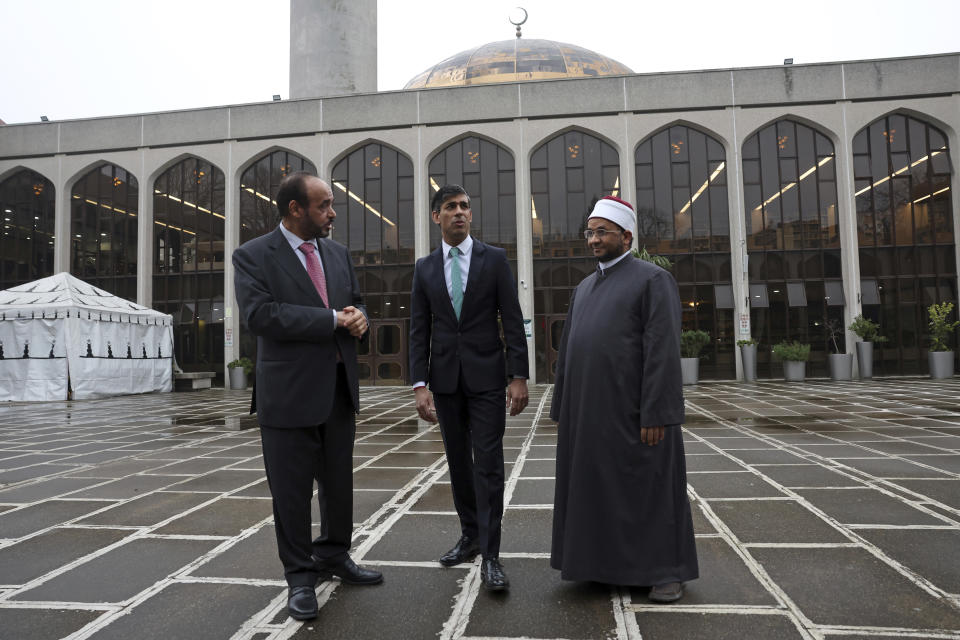 Britain's Prime Minister Rishi Sunak, center, talks with Ahmad Al Dubayan, Director General of the London Central Mosque, right, following his visit to the London Central Mosque in north London, on Monday, March 11, 2024. (Daniel Leal/Pool Photo via AP)