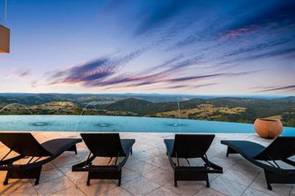 To the east are views of the Sierra Nevada; to the west, Folsom Lake and the American River.