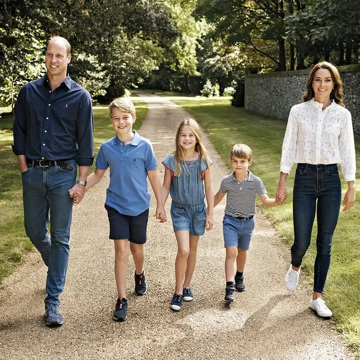  Kate and William in their 2022 Christmas card 