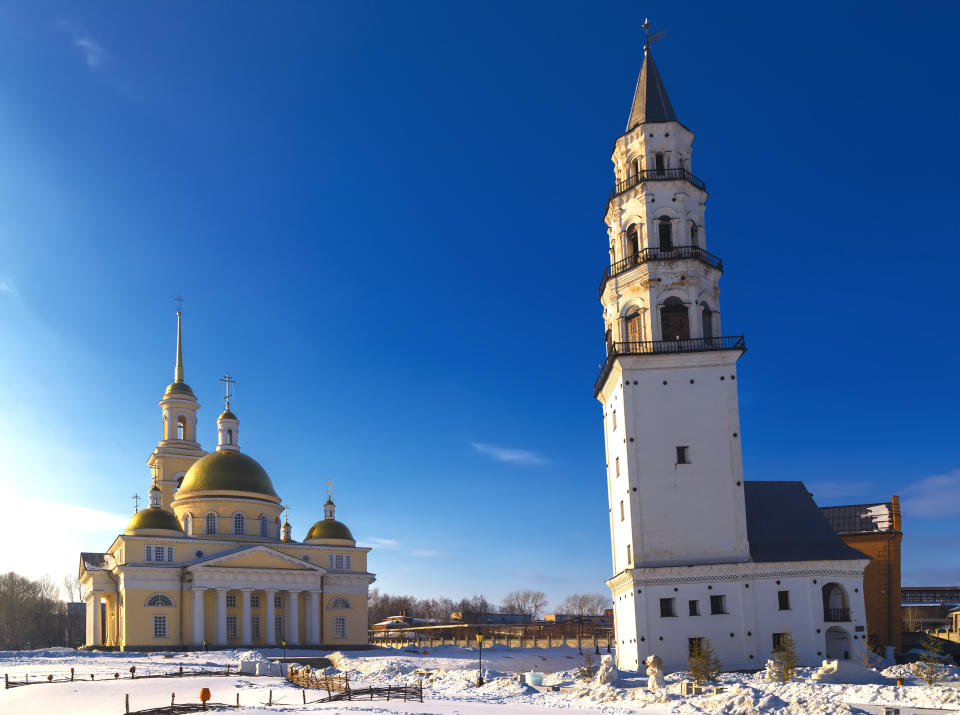 Se desconoce la época exacta en la que se construyó esta torre situada en la ciudad rusa de Nevyansk, a orillas del río Neyva, pero se cree que fue entre 1725 y 1732. Fue encargada por la familia Demidov, dedicada al sector industrial, y, aunque durante siglos se creyó que su inclinación se debía a un capricho arquitectónico, estudios recientes demostraron que no era cierto. (Foto: Getty Images).