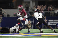 Alabama wide receiver Jameson Williams (1) catches a pass as Cincinnati's Deshawn Pace (20) and Ja'von Hicks (3) defend during the second half of the Cotton Bowl NCAA College Football Playoff semifinal game, Friday, Dec. 31, 2021, in Arlington, Texas. (AP Photo/Jeffrey McWhorter)