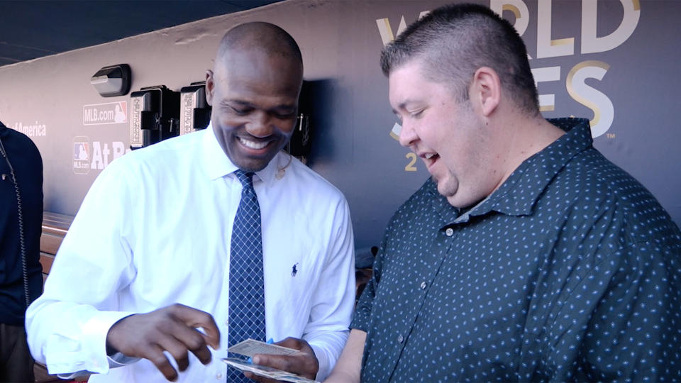 Two-time MLB All-Star and MLB Network analyst Harold Reynolds looks through packs of baseball cards from 1992. (Yahoo Sports)