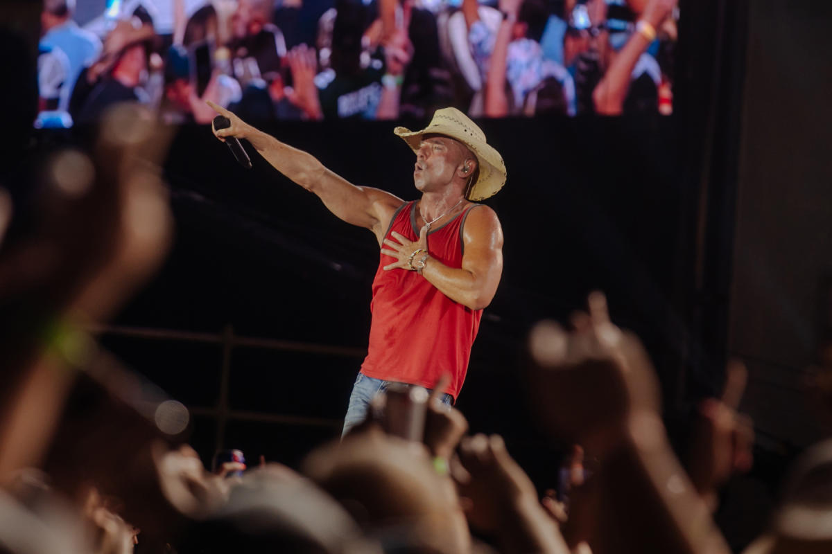 Kenny Chesney Shares Message To Tom Brady Following Retirement