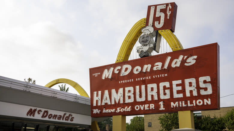 mcdonald's sign