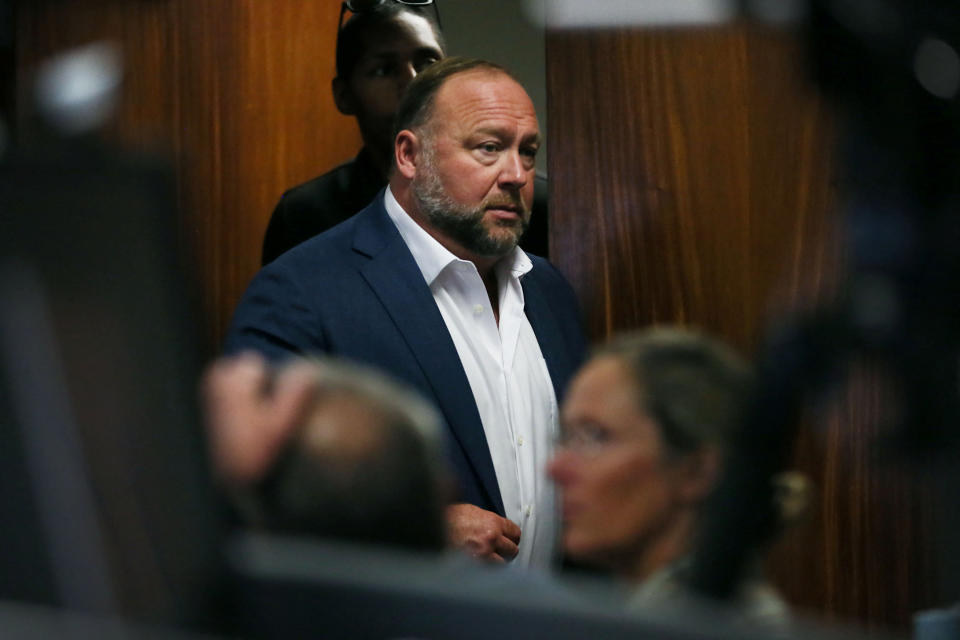 Alex Jones walks into the courtroom.