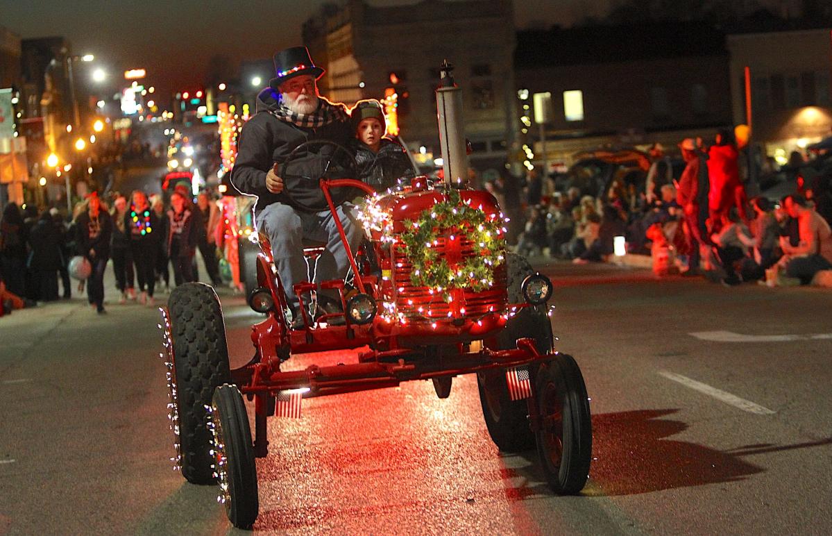 A night under the lights Christmas parade draws big crowds to downtown