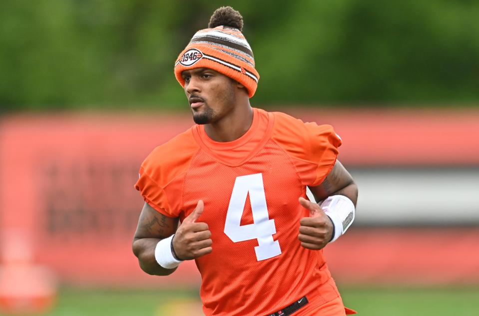 Cleveland Browns quarterback Deshaun Watson runs a play during minicamp at CrossCountry Mortgage Campus.