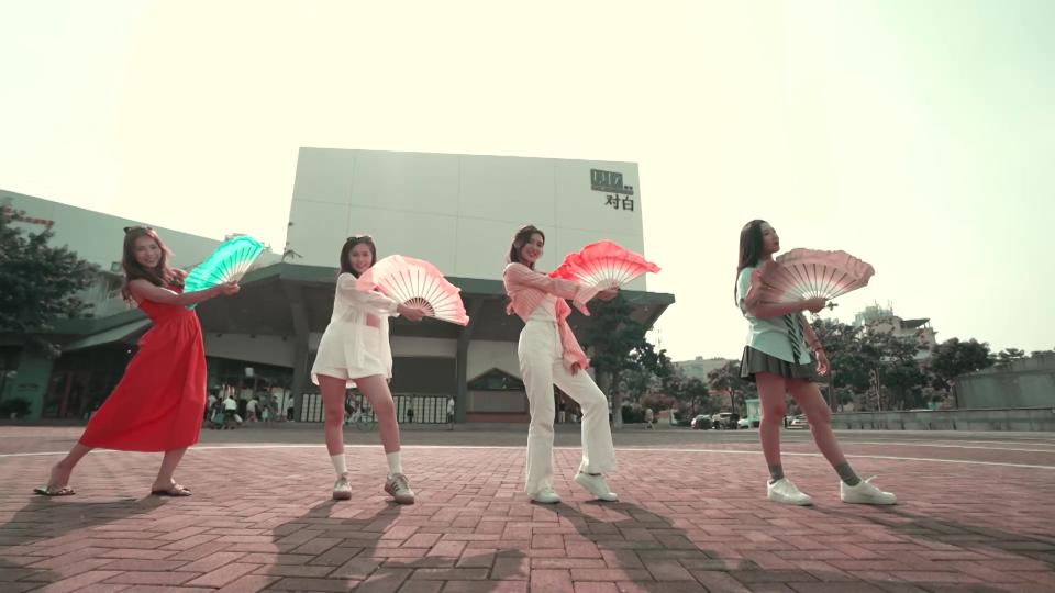 Foodies sweep across Hong Kong and Shenzhen | Lin Xiuyi, Liang Kaiqing, Liang Chaoyi and Liao Huiyi perform an unusual square dance, cute and gorgeous