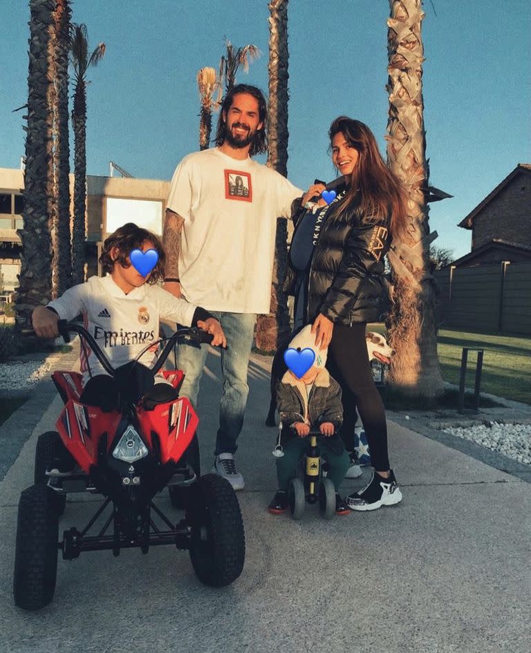 Isco, su esposa y sus dos hijos