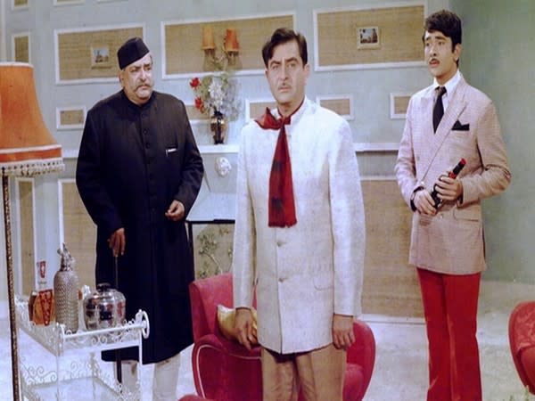 Prithviraj Kapoor, Raj Kapoor, Randhir Kapoor (L to R) (Image source: YouTube)