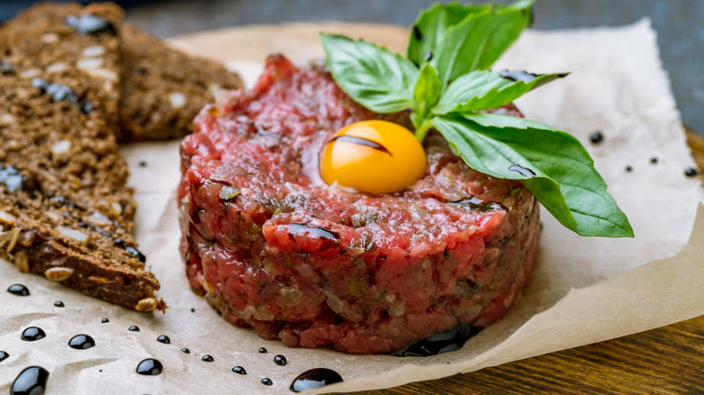 steak tartare wooden board egg