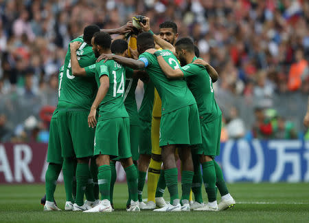 Los jugadores de la selección de fútbol de Arabia Saudita antes de enfrentar a Rusia por el grupo A de la Copa del Mundo de la FIFA en Moscú, jun 14, 2018. REUTERS/Carl Recine