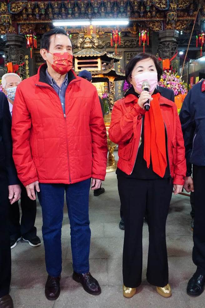 前總統馬英九與立委楊瓊瓔大年初四撞衫了。（陳淑娥攝）
