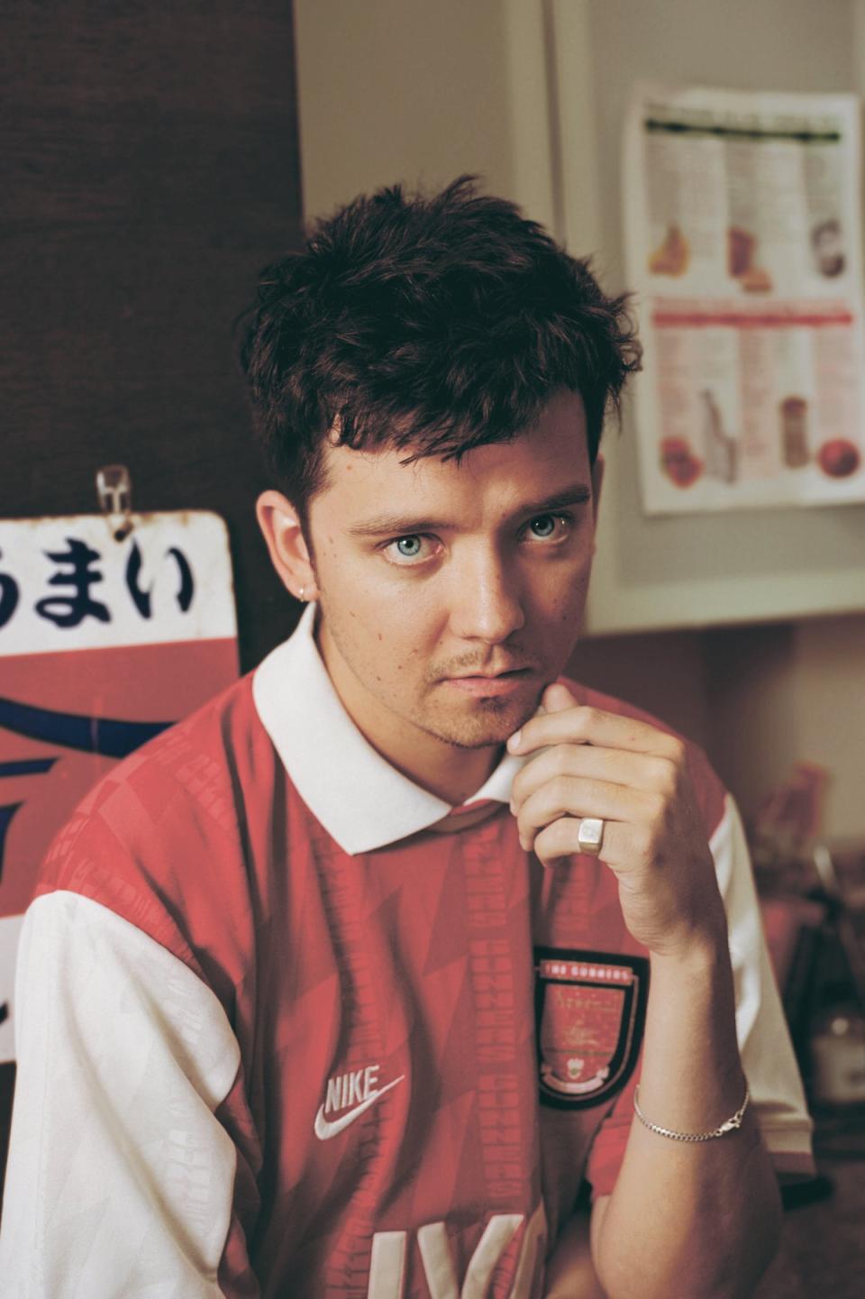 Bever and Asa Butterfield met at a house party and ended up doing an Arsenal shirt shoot (Louis Bever)