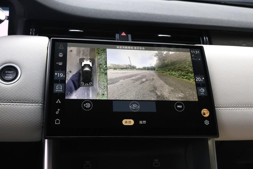 新年式改款車型全面標配360度3D環景攝影系統、ClearSight對地視野功能與ClearSight電子後視鏡。