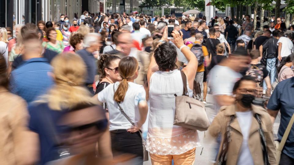 Die Inzidenz in Deutschland steigt seit nun mehr fünf Tagen in Folge wieder an. Dennoch fordern mehrere Politiker weitere Öffnungen.