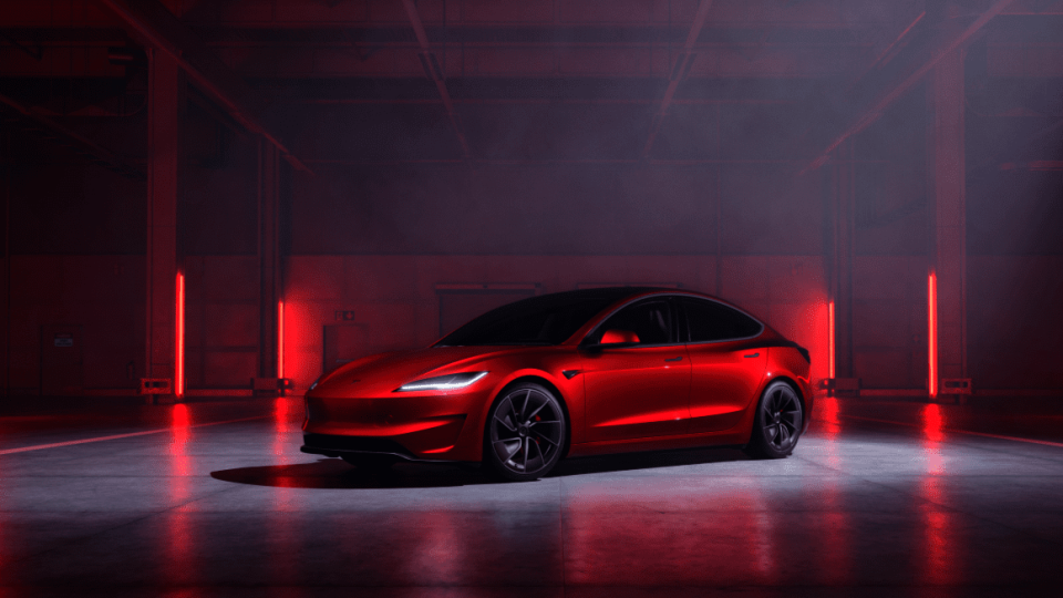 Model 3 Performance尖峰功率最高達 460 匹馬力，最高時速可達 262 公里/小時，0–100 公里/小時加速最快僅需 3.1 秒，WLTP 標準續航里程預估值為 528 公里，堪稱史上最強大的 Model 3。(圖片提供：Tesla)