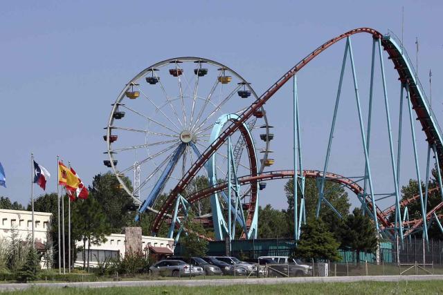 Park shuts down roller coaster after visitor spots cracked support beam  shift out of place as coaster speeds past