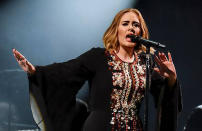 Adele adore les grands musiciens et a d'ailleurs appelé son Dachshund Louis Armstrong... elle voulait initialement l'appeler Britney Spears mais a changé d'avis.