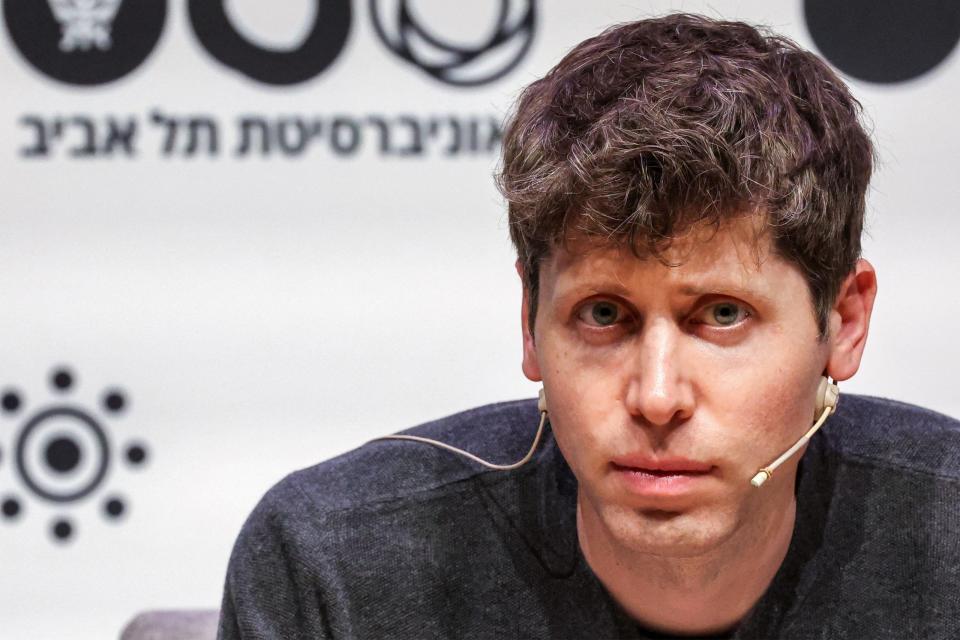 Sam Altman wurde am Freitag als CEO von OpenAI entlassen, was ein chaotisches Wochenende für das Unternehmen zur Folge hatte. - Copyright: Jack Guez/AFP via Getty Images