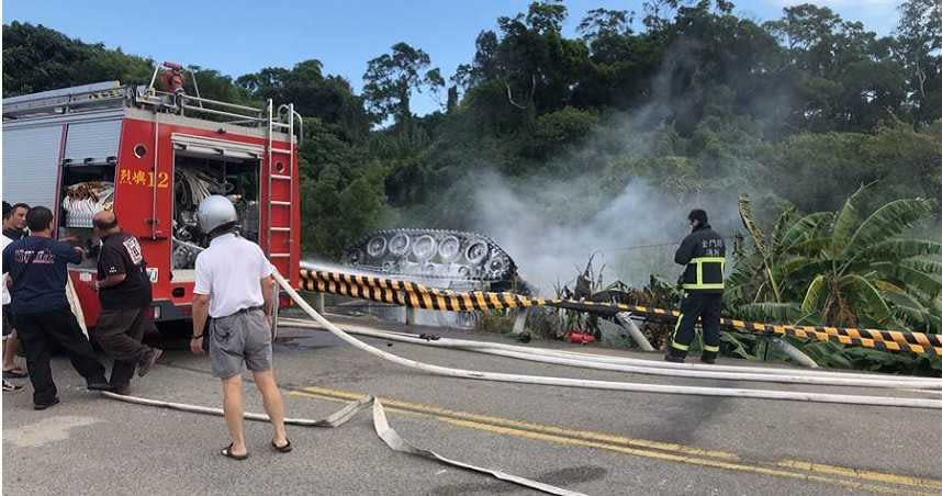 金門縣1輛烈嶼守備大隊所屬的戰車發生翻覆事故，釀成1死1傷慘劇。（圖／翻攝畫面）