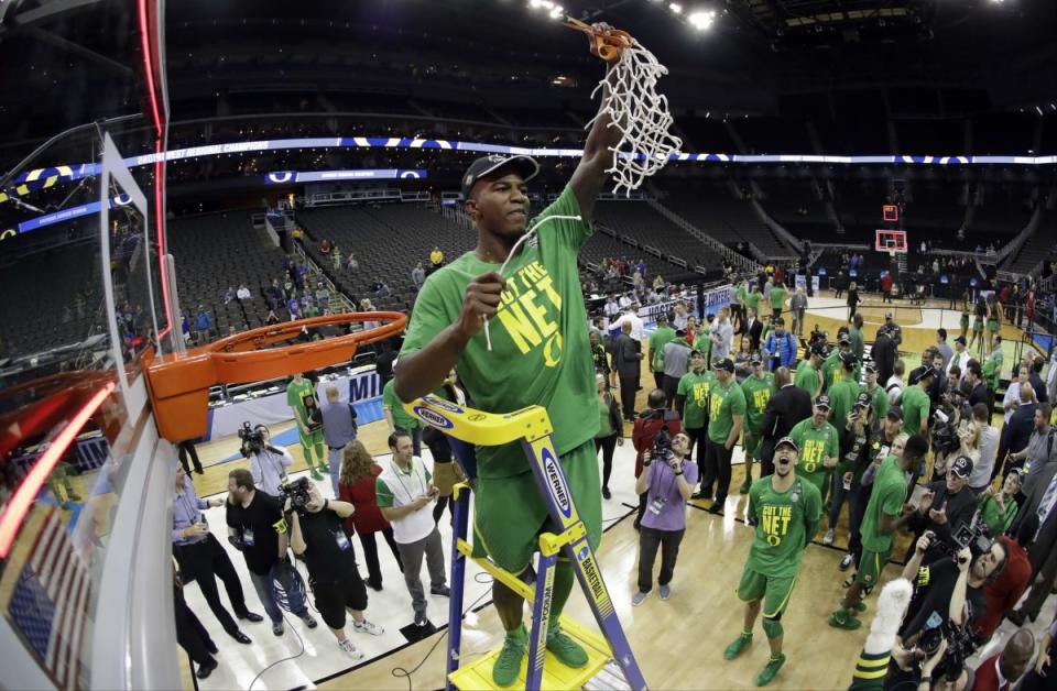 Jordan Bell is one of three Oregon stars who have entered the NBA draft. (AP)