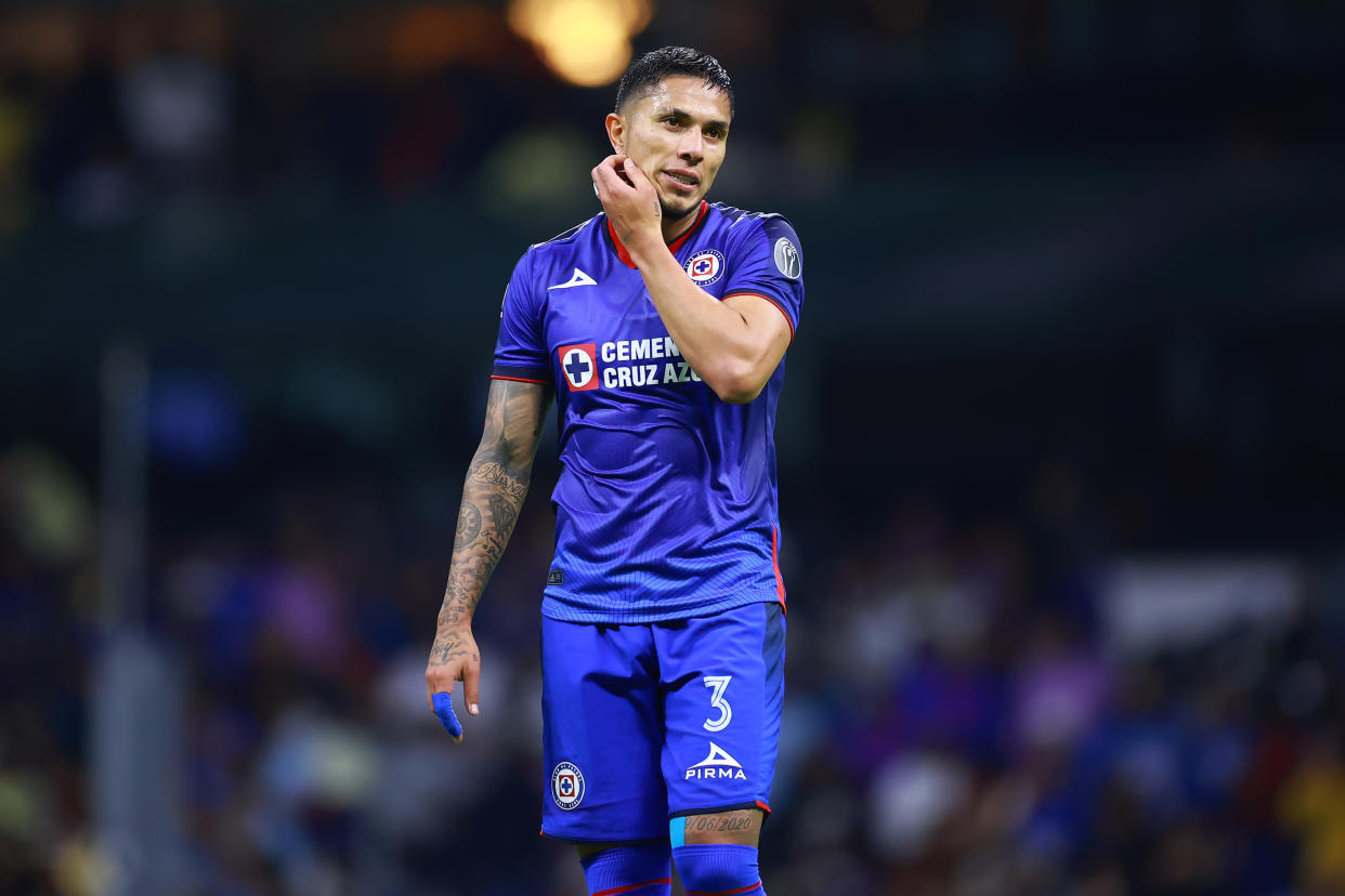 Carlos Salcedo ha sido criticado por celebrar una fiesta de cumpleaños tras la derrota del Cruz Azul ante Querétaro. (Photo by Hector Vivas/Getty Images)