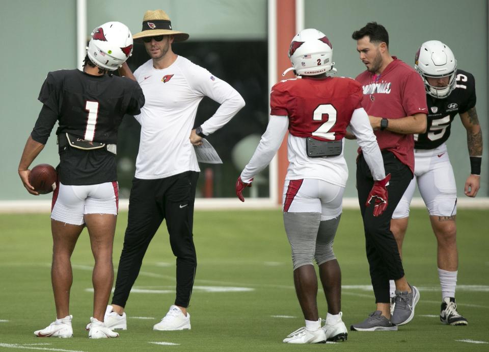 Cardinals quarterback Kyler Murray, from left, talks with Cardinals head coach Kliff Kingsbury, alongside Cardinals running back Chase Edmonds and Cardinals coaching assistant Mike Bercovici during a practice at the Cardinals training facility in Tempe on August 31, 2021.