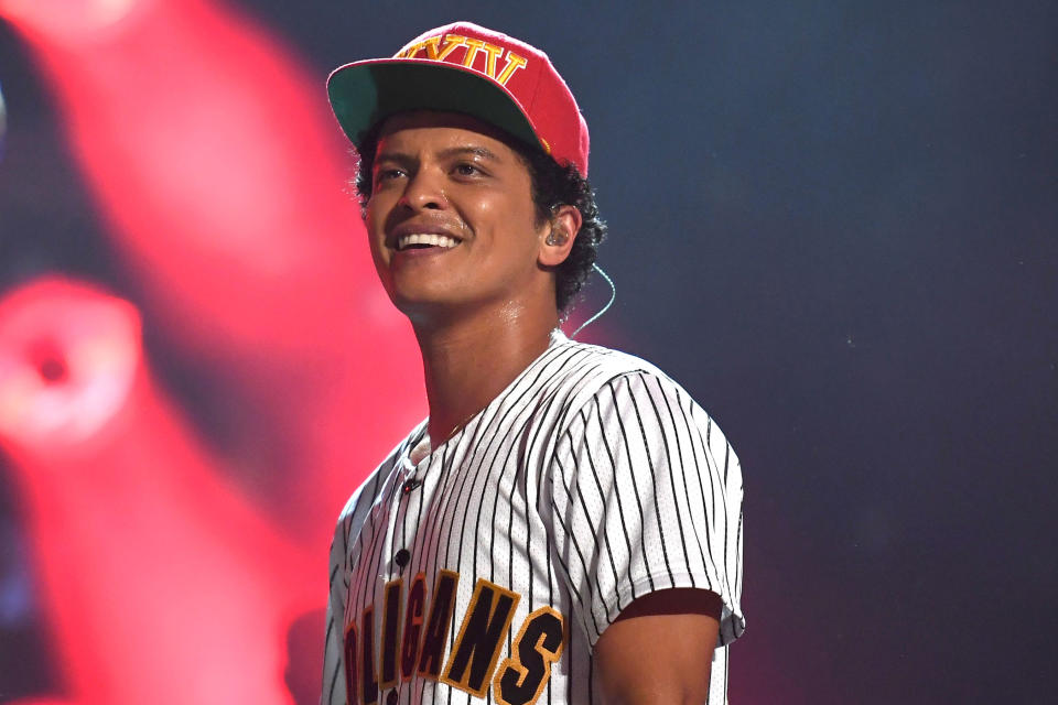 Bruno Mars' Donation to Give Thanksgiving Meals to 24K People