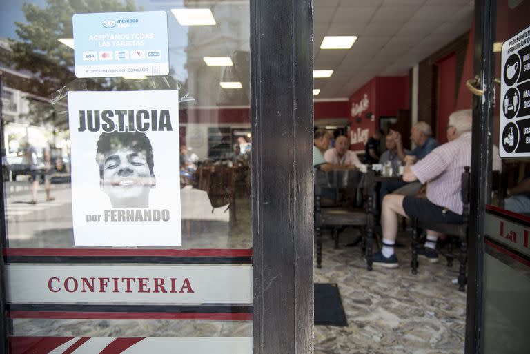 Los bares y restaurantes tuvieron que cambiar sus horarios y algunos hasta modificaron la carta por la gran cantidad de personas que llegaron a Dolores 