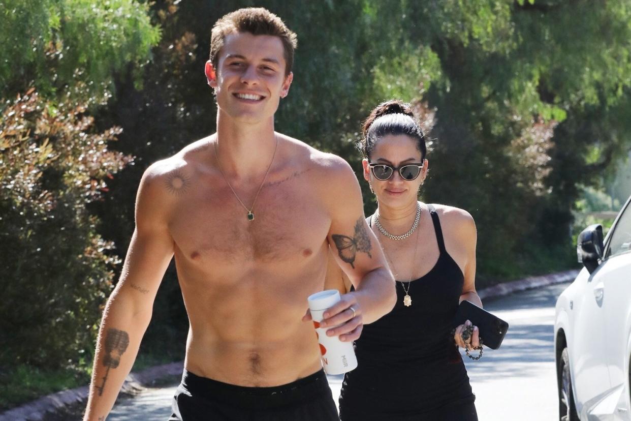 *PREMIUM-EXCLUSIVE* Shawn Mendes and rumored girlfriend Dr. Jocelyne Miranda go on a hike together in LA