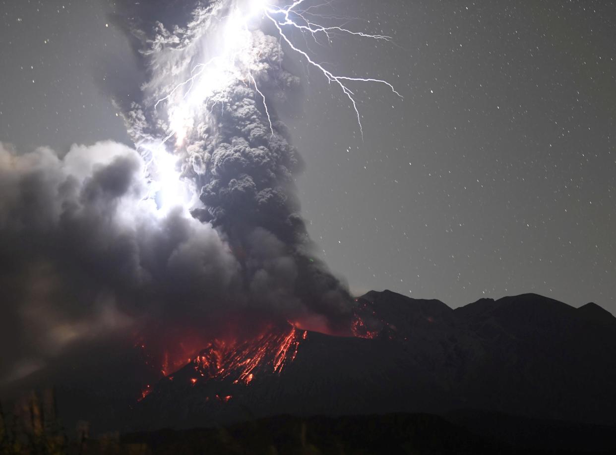 volcano lightning