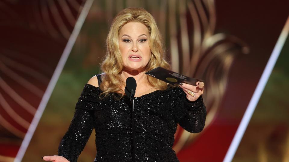 Jennifer Coolidge at the 2023 Golden Globes