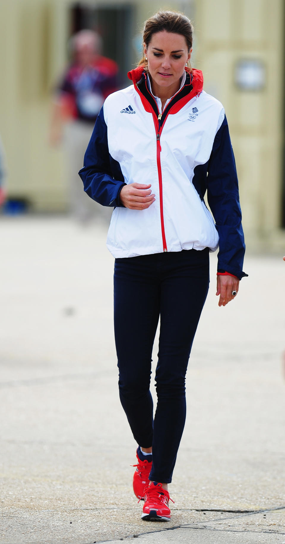 We love the contrast of Kate's over-sized sports jacket with skinny jeans. Her bright red tennis shoes really tie the outfit all together as she walks in the Olympic boat park on August 6.