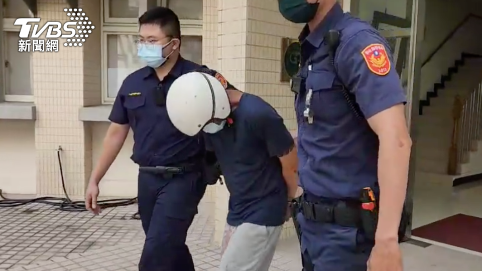 出動30名警將蔡男逮捕。（圖／TVBS）